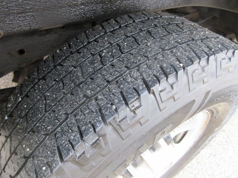 Used 2018 Chevrolet Express 2500 w/ Driver Convenience Package image 19