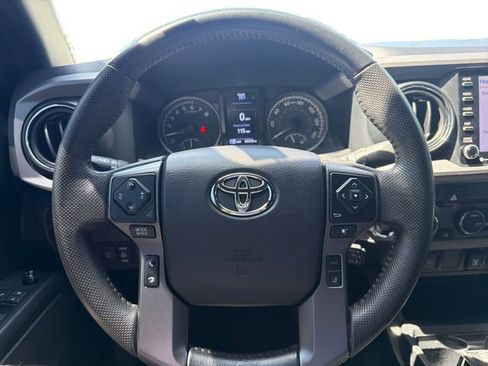 Used 2022 Toyota Tacoma TRD Off-Road image 19