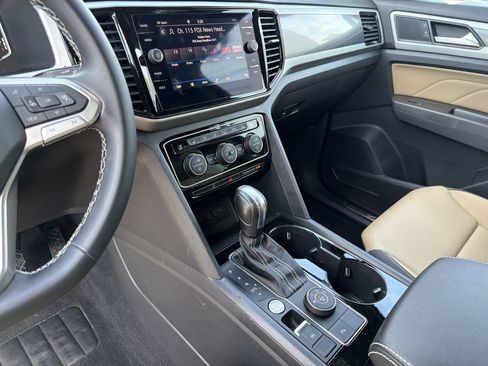 Certified 2023 Volkswagen Atlas Cross Sport SE w/ Panoramic Sunroof Package AWD/4WD image 19
