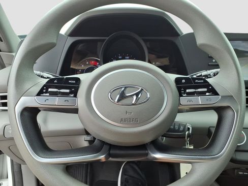 Used 2022 Hyundai Elantra SE FWD image 18