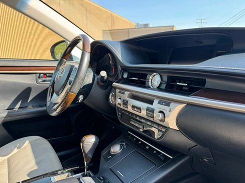 Used 2013 Lexus ES 350 w/ Luxury Pkg FWD image 27