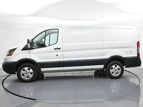 Used 2019 Ford Transit 250 130 Low Roof RWD image 4