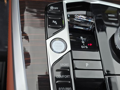 New 2026 BMW X7 M60i image 30