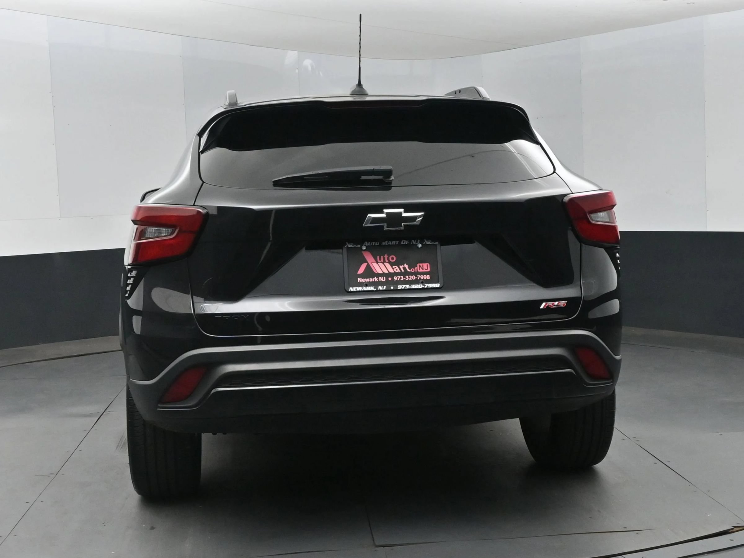 Used 2025 Chevrolet Trax RS FWD image 8