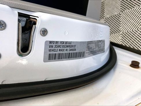 Used 2021 Chrysler Voyager Lxi image 32