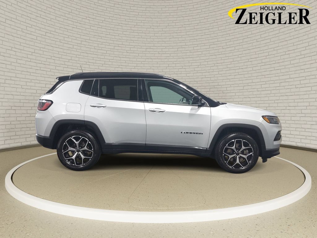 Used 2025 Jeep Compass Limited AWD/4WD image 4