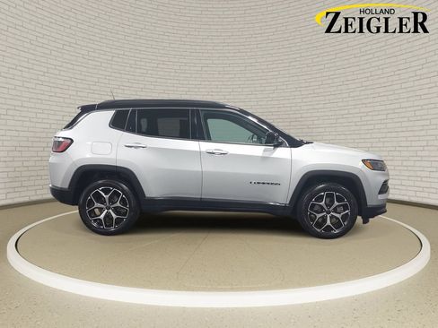 Used 2025 Jeep Compass Limited AWD/4WD image 4