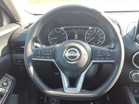Used 2024 Nissan Sentra SV FWD image 6