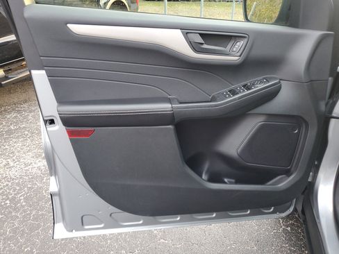 Used 2022 Ford Escape SE w/ SE Sport Appearance Package image 16