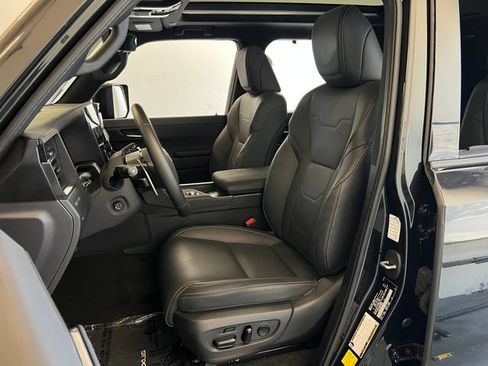 Used 2025 Lexus GX 550 w/ Accessory Package (2T) AWD/4WD image 35