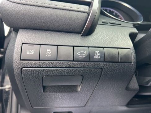 Used 2020 Toyota Camry SE image 10