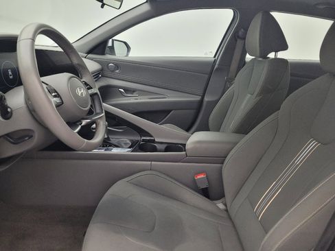 Used 2025 Hyundai Elantra SEL FWD image 17