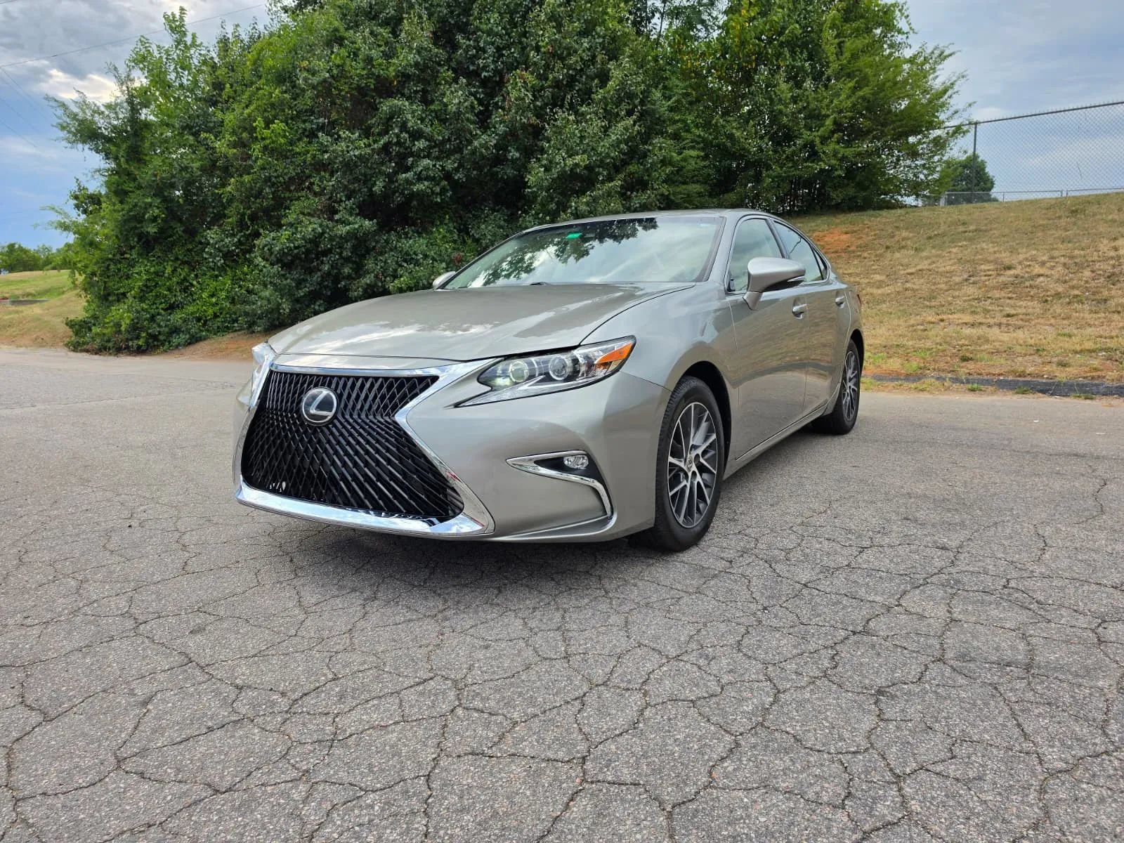 Used 2016 Lexus ES 350 w/ Luxury Package w/Wood Trim FWD image 1