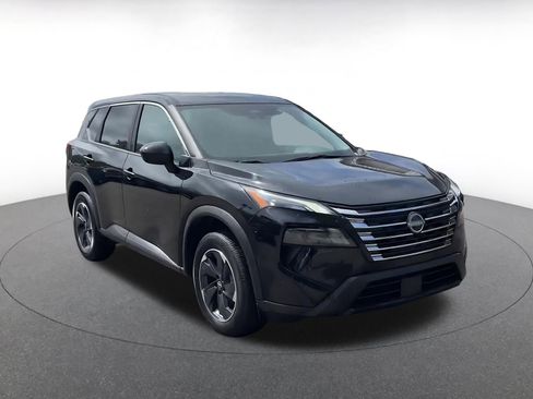 Used 2025 Nissan Rogue SV FWD image 2