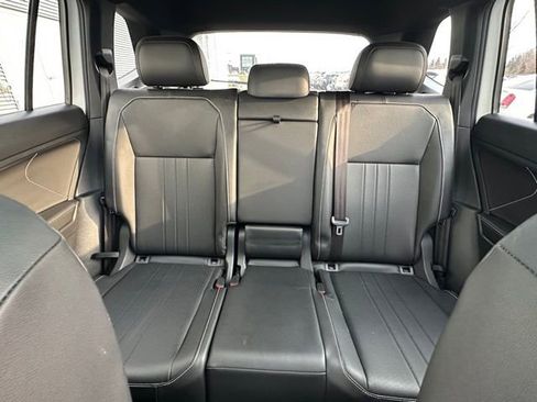 Certified 2022 Volkswagen Tiguan SE R-Line AWD/4WD image 29