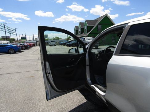 Used 2020 Chevrolet Trax LS w/ Tint and Cruise Package FWD image 10