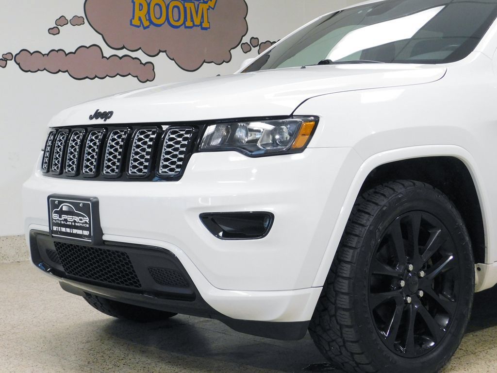 Used 2020 Jeep Grand Cherokee Altitude AWD/4WD image 16