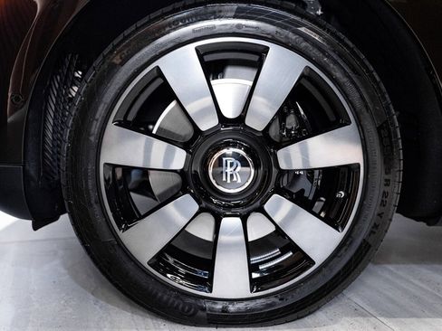 Used 2023 Rolls-Royce Cullinan image 35