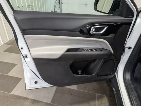 Used 2025 Jeep Compass Limited AWD/4WD image 11