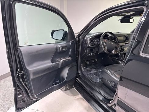 Used 2019 Toyota Tacoma SR AWD/4WD image 7