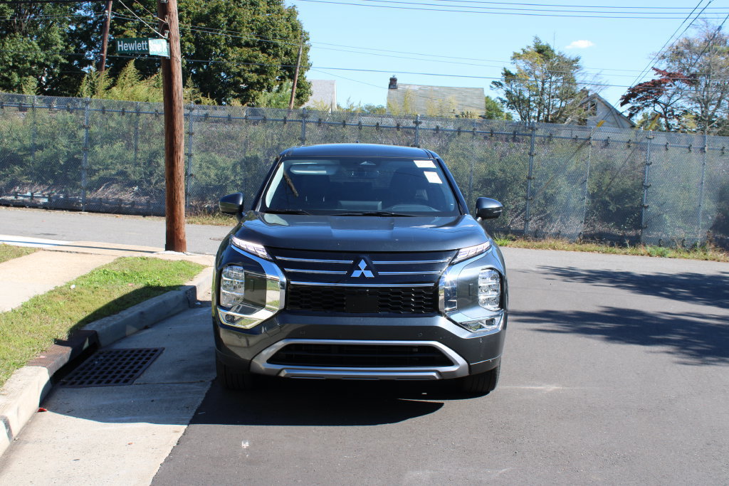 Used 2025 Mitsubishi Outlander SE AWD/4WD image 3
