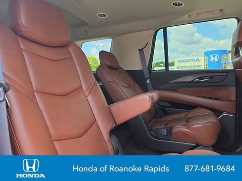 Used 2019 Cadillac Escalade Luxury RWD image 13
