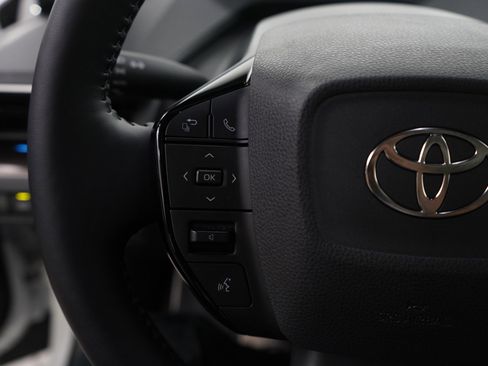 Used 2025 Toyota Prius XLE image 19