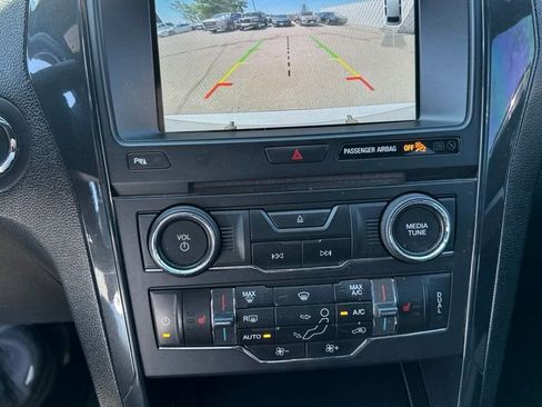 Used 2017 Ford Explorer XLT w/ Equipment Group 202A FWD image 9