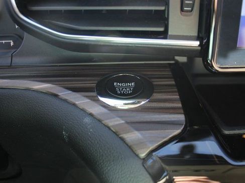 Used 2023 Ford Explorer Limited image 17