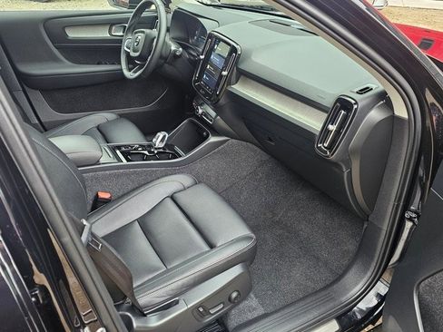 Certified 2025 Volvo XC40 B5 Plus image 12