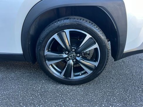 Used 2020 Lexus UX 200 image 37