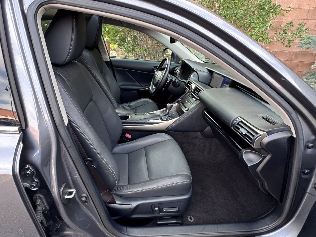Used 2019 Lexus IS 300 AWD image 36