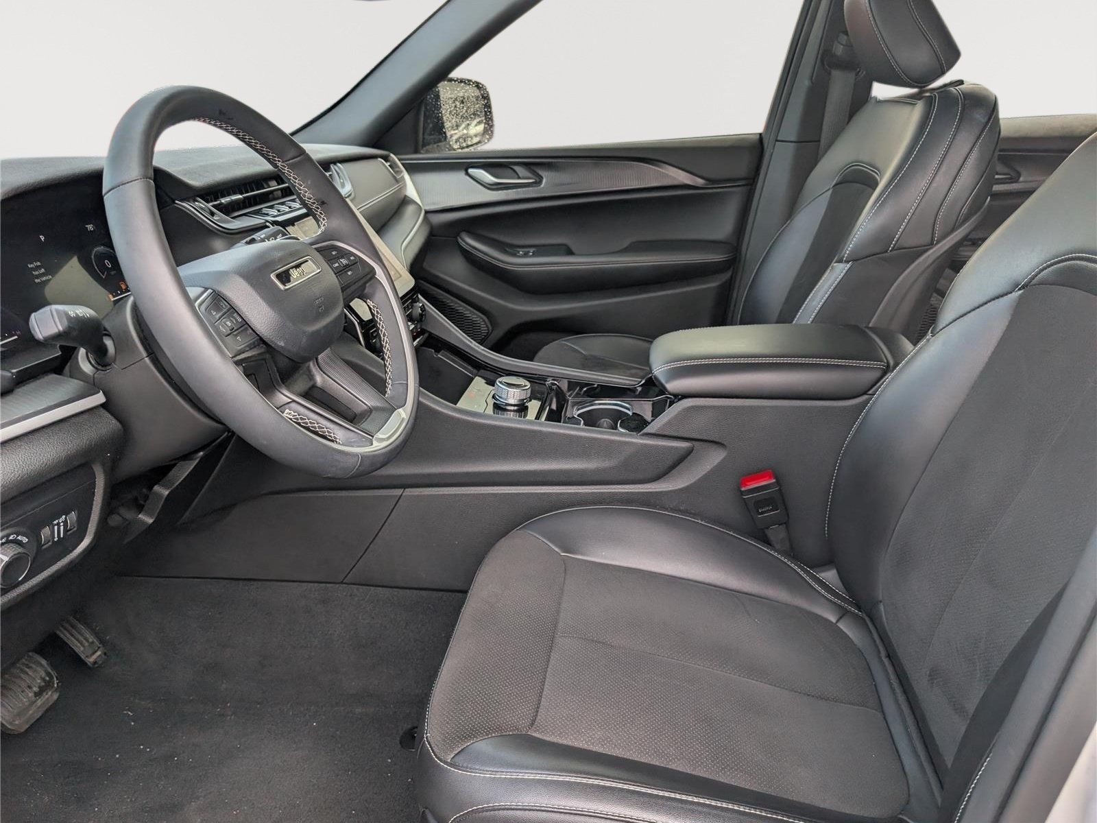 Used 2023 Jeep Grand Cherokee Altitude AWD/4WD image 15