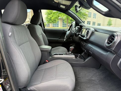 Used 2019 Toyota Tacoma TRD Off-Road w/ Technology Package RWD image 35