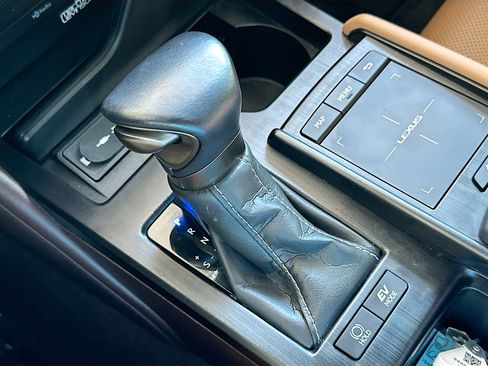 Used 2020 Lexus ES 300h w/ Premium Package FWD image 16