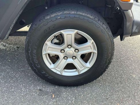 Used 2018 Jeep Wrangler Unlimited Sport S AWD/4WD image 9