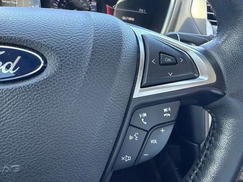 Used 2017 Ford Fusion SE w/ Fusion SE Technology Package FWD image 19