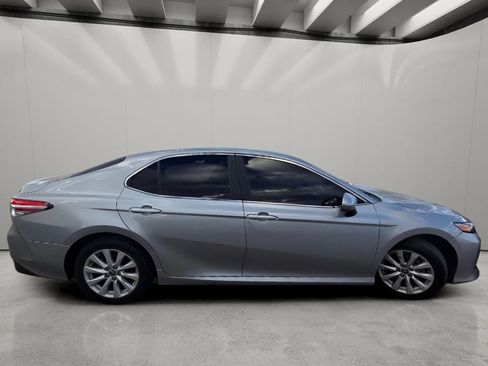 Used 2020 Toyota Camry LE image 12