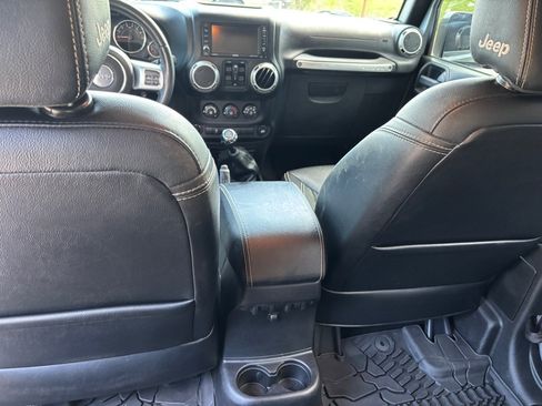 Used 2015 Jeep Wrangler Unlimited Sport AWD/4WD image 13