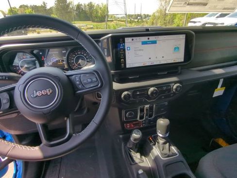 New 2025 Jeep Gladiator Rubicon w/ Steel Bumper Group image 10