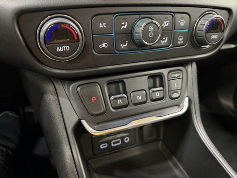 Used 2018 GMC Terrain SLT w/ Preferred Package AWD/4WD image 37