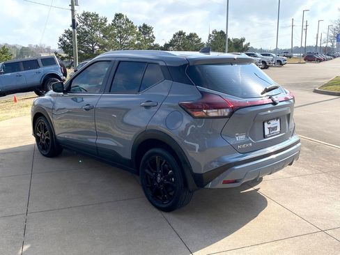 Used 2023 Nissan Kicks SV image 4