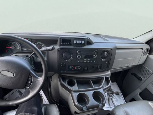 Used 2015 Ford E-350 and Econoline 350 Super Duty image 9