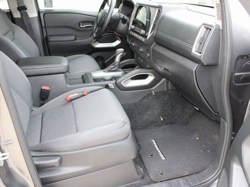 Used 2025 Nissan Frontier SV image 16