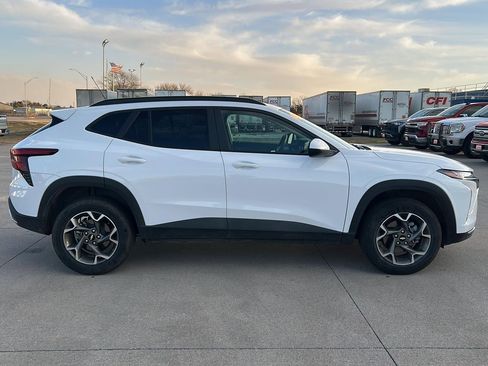 Used 2025 Chevrolet Trax LT image 5