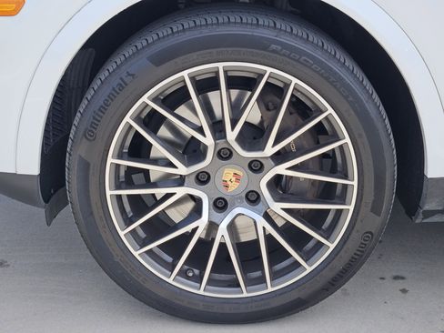 Certified 2022 Porsche Cayenne AWD/4WD image 14