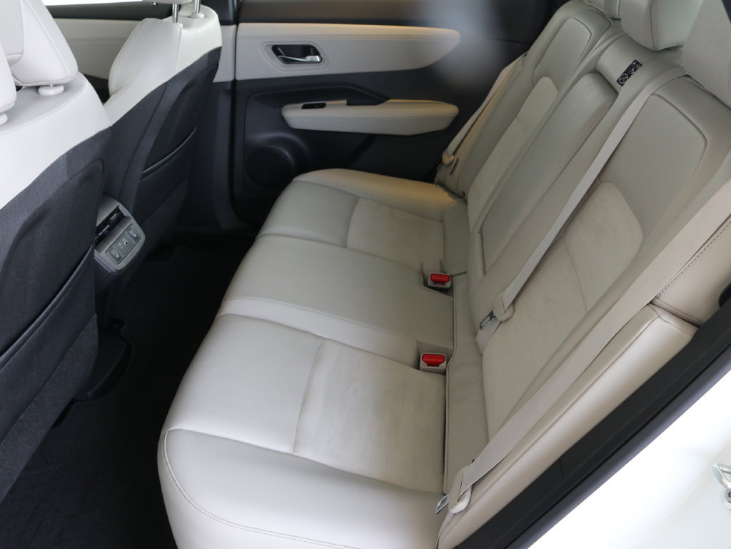 Used 2024 Nissan Ariya AWD image 32