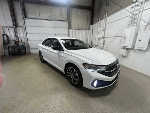 Used 2024 Volkswagen Jetta Sport FWD image 4