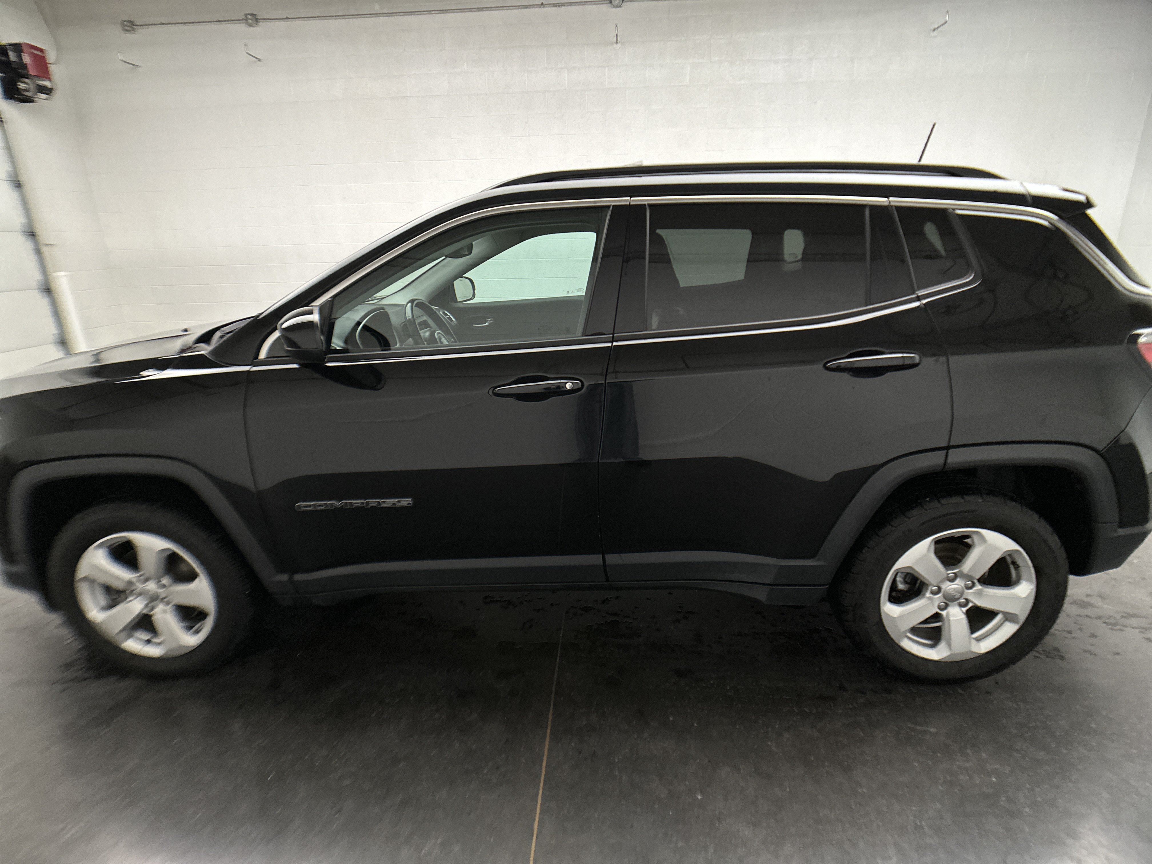 Used 2020 Jeep Compass Latitude w/ Cold Weather Group AWD/4WD image 5