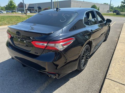 Used 2019 Toyota Camry SE FWD image 5